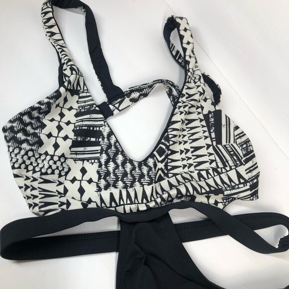 L*SPACE Venice Monokini One-Piece Swim Suit Cut Out Black White 8 - Picture 4 of 10